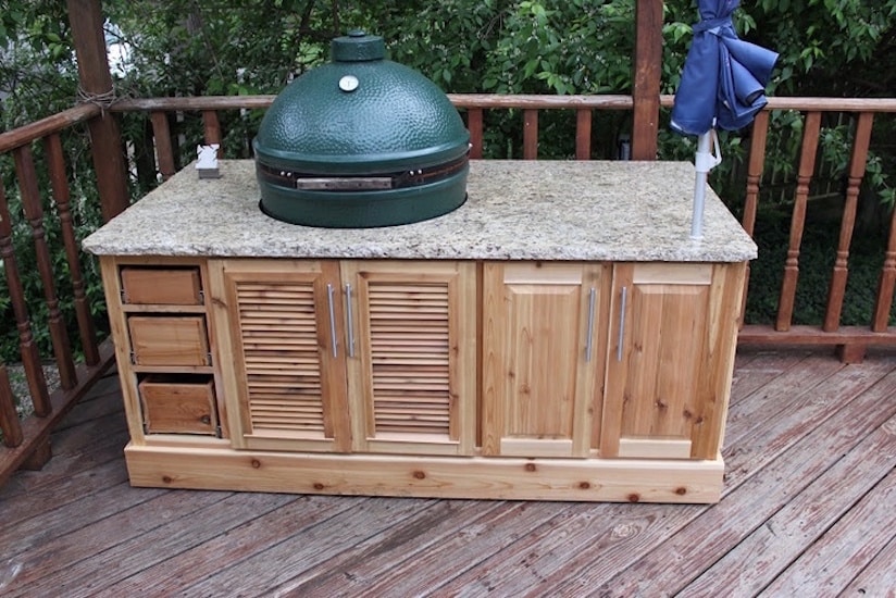Big Green Egg Built-in Grill